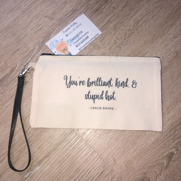 Custom designed wristlet/clutch - Picture 8 of 9